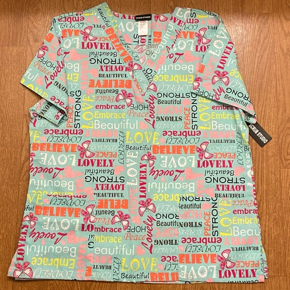 Scrub Studio Top. - Picture 1 of 2